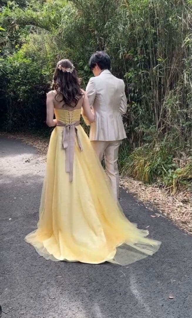 前撮り　ドレス　リボン付き　イエロードレス