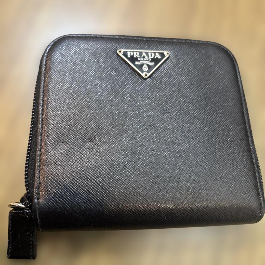 PRADA ブラック レザー 二つ折り財布
