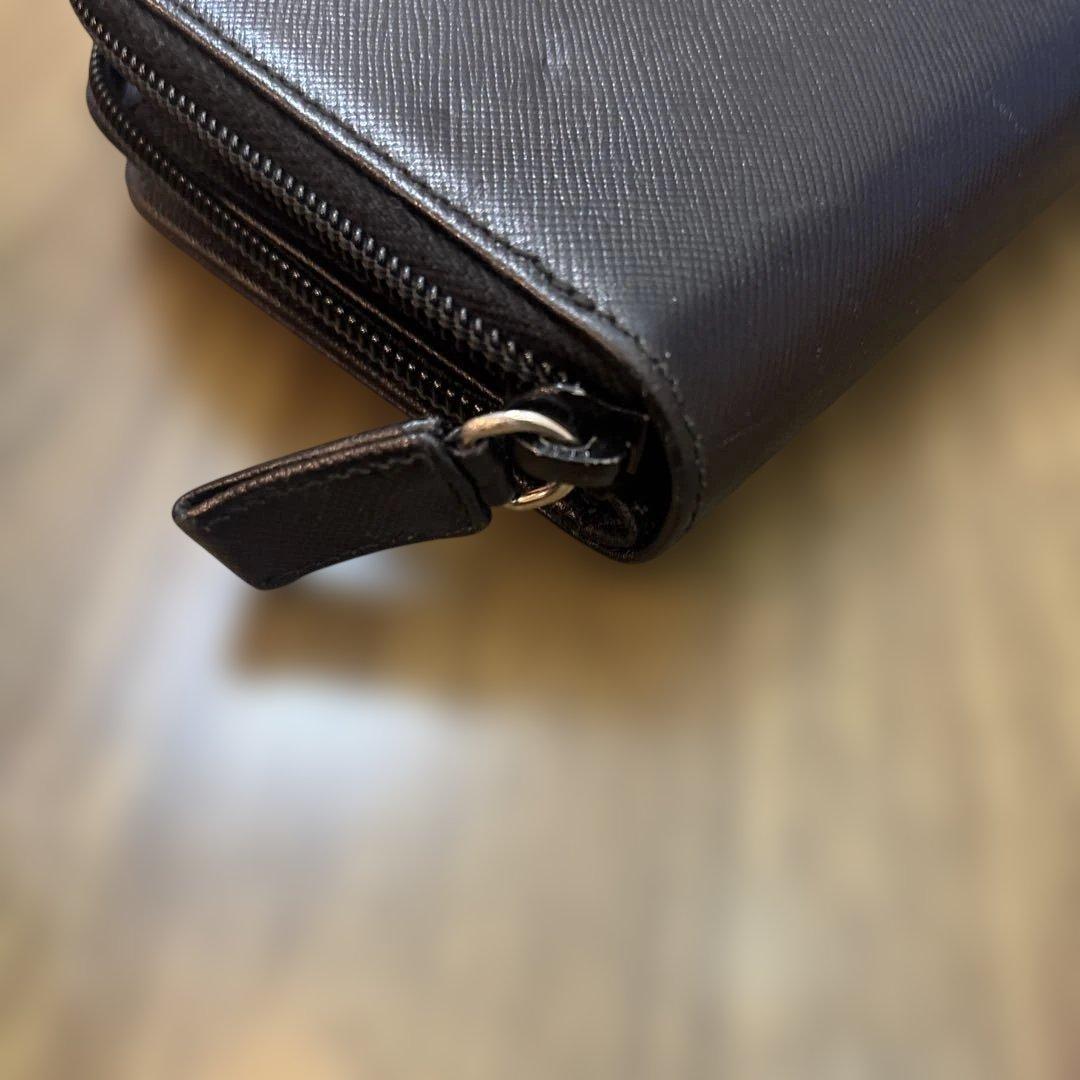 PRADA ブラック レザー 二つ折り財布