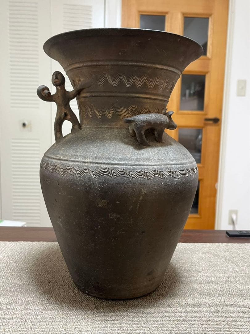 中国　古美術 黒陶 古代朝鮮 高台付壺 祭器 旧蔵品　花印嵌文