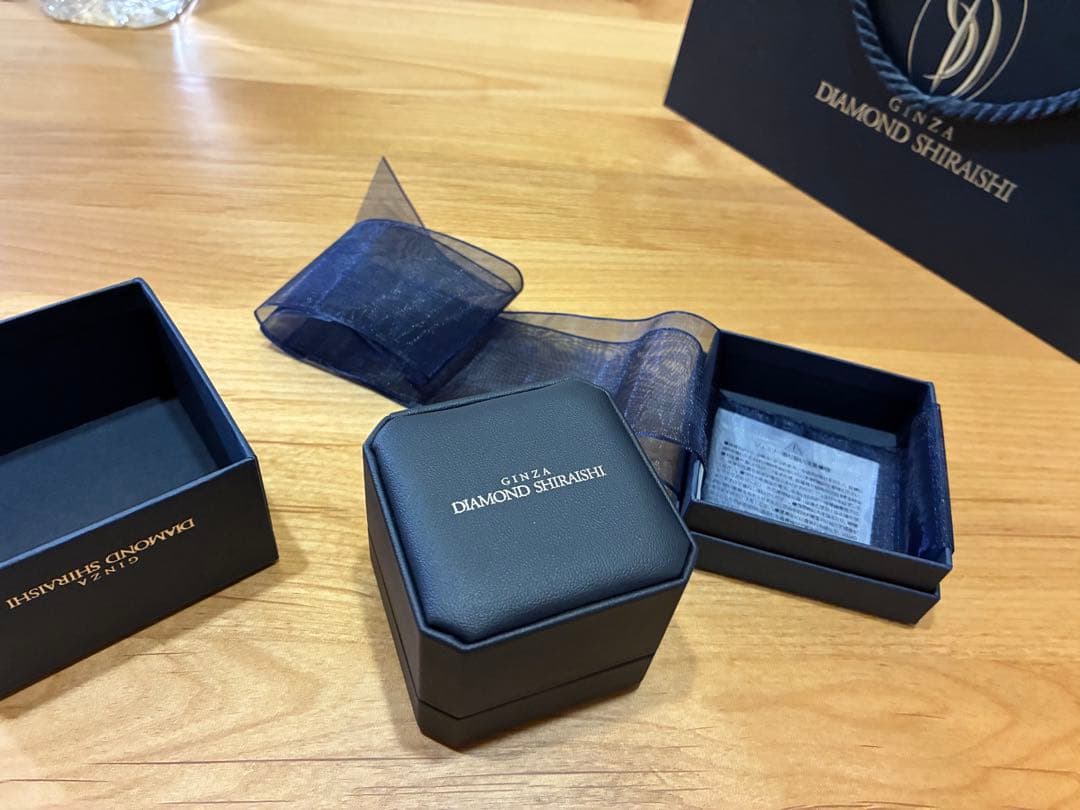 銀座ダイヤモンドシライシ 婚約指輪 White Lilly 鑑定書あり　10号