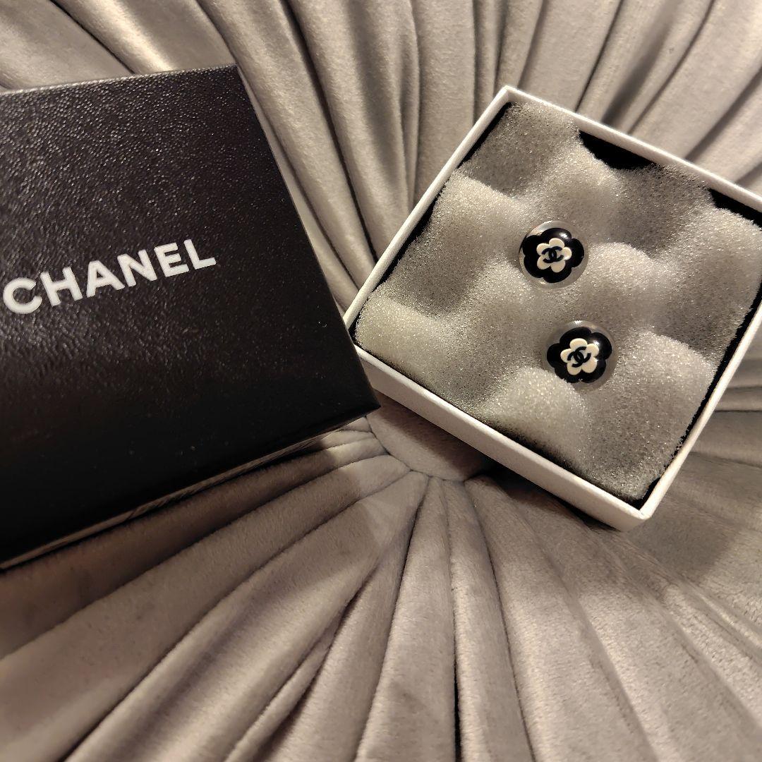 CHANEL フラワーモチーフピアス