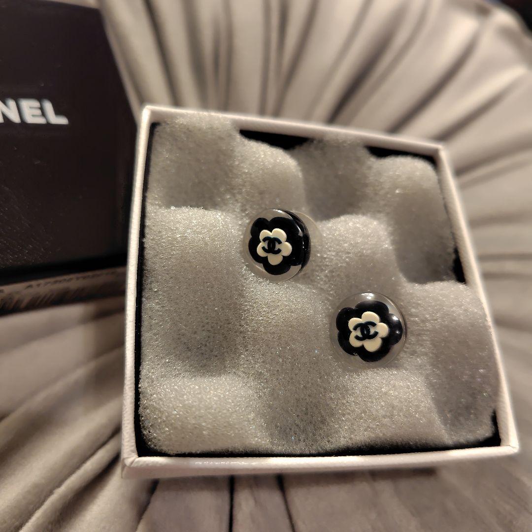 CHANEL フラワーモチーフピアス