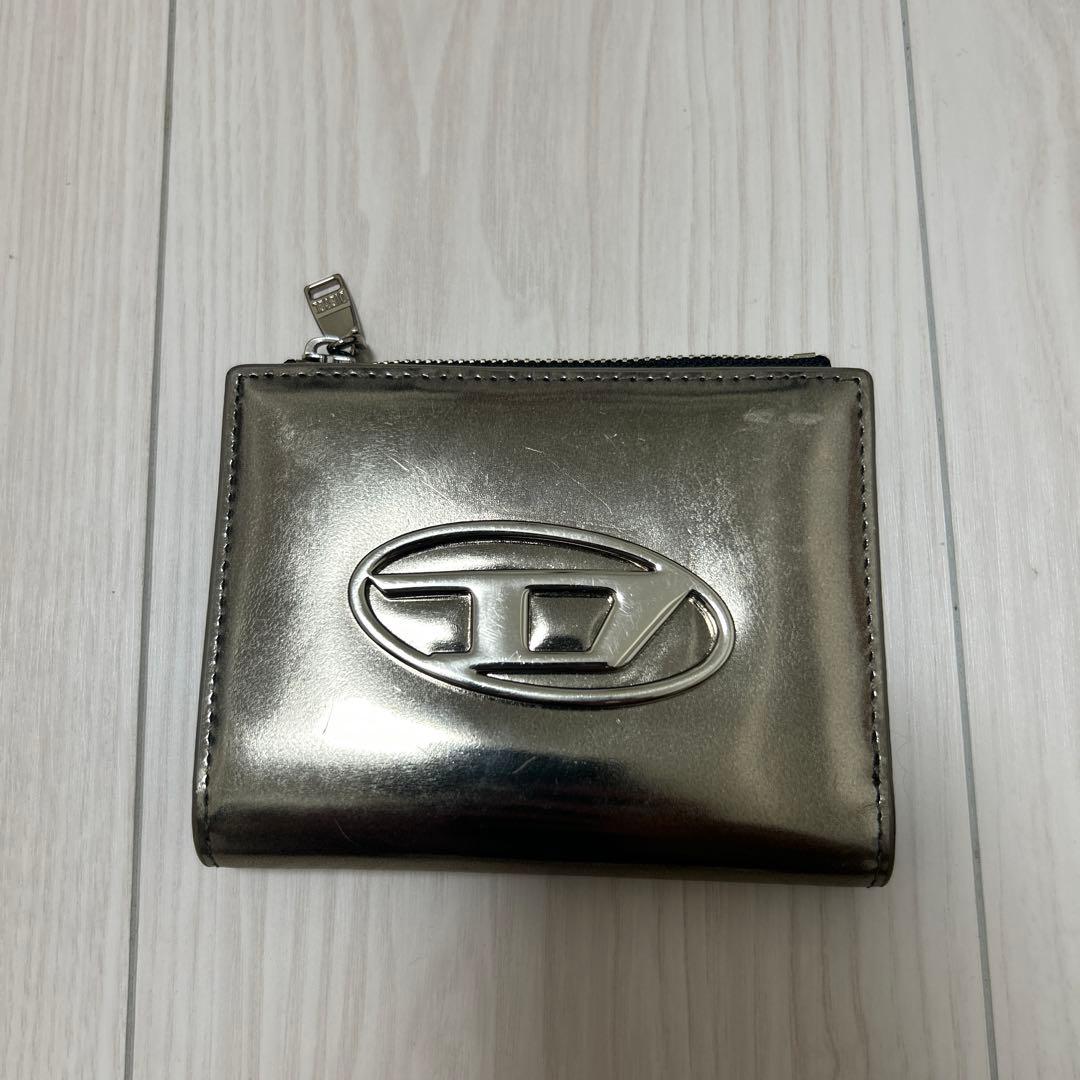 ディーゼル　DIESEL シルバー 二つ折り財布　レザー　bi-fold 折財布