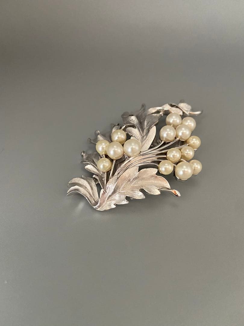 lotuscloud 2542⭐️TRIFARI トリファリヴィンテージブローチ