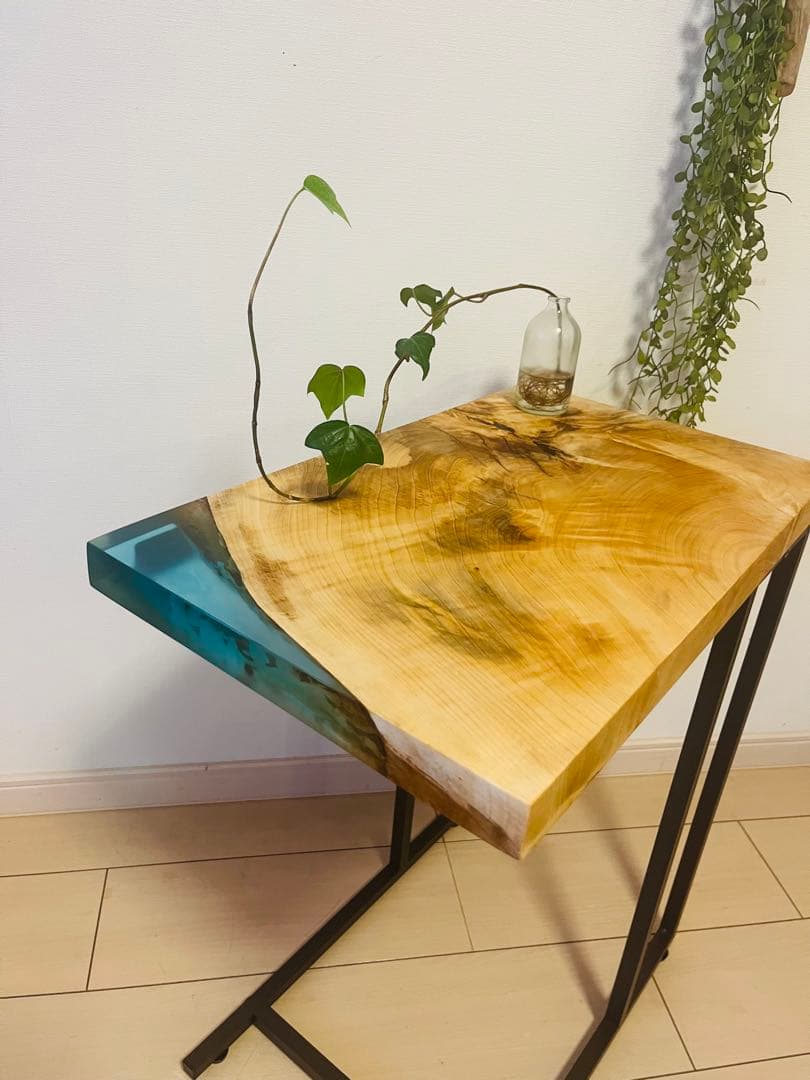 レジンテーブル　ソファテーブル　サイドテーブル　コーヒーテーブル　栃の木