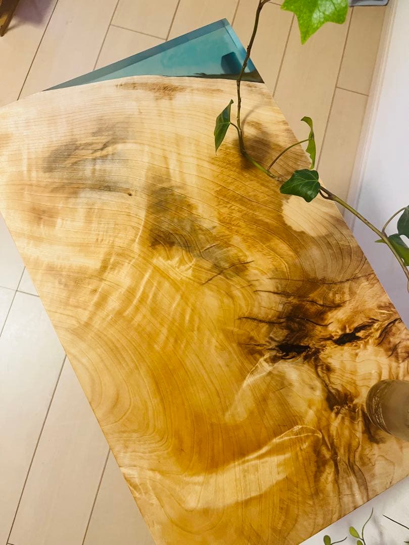 レジンテーブル　ソファテーブル　サイドテーブル　コーヒーテーブル　栃の木