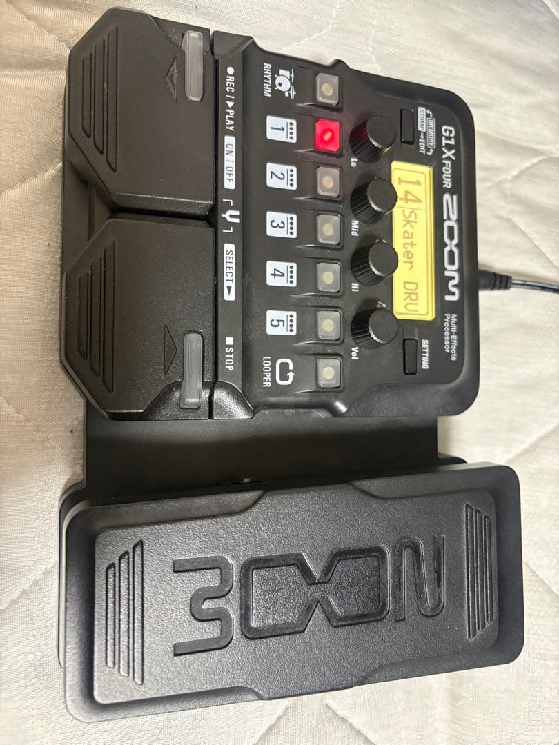 ZOOM G1X FOUR ギターエフェクター