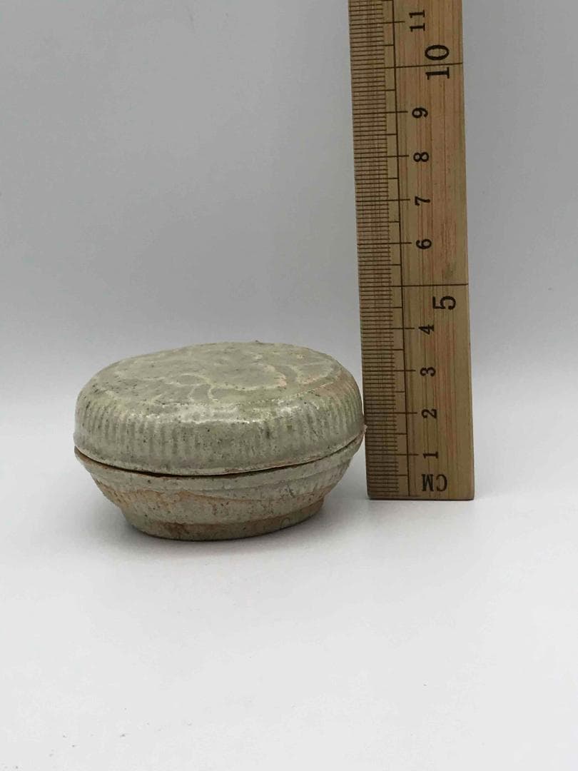 北宋時代　青白磁貼花牡丹文合子　香盒　香合　茶道具　香道具　(F-56)