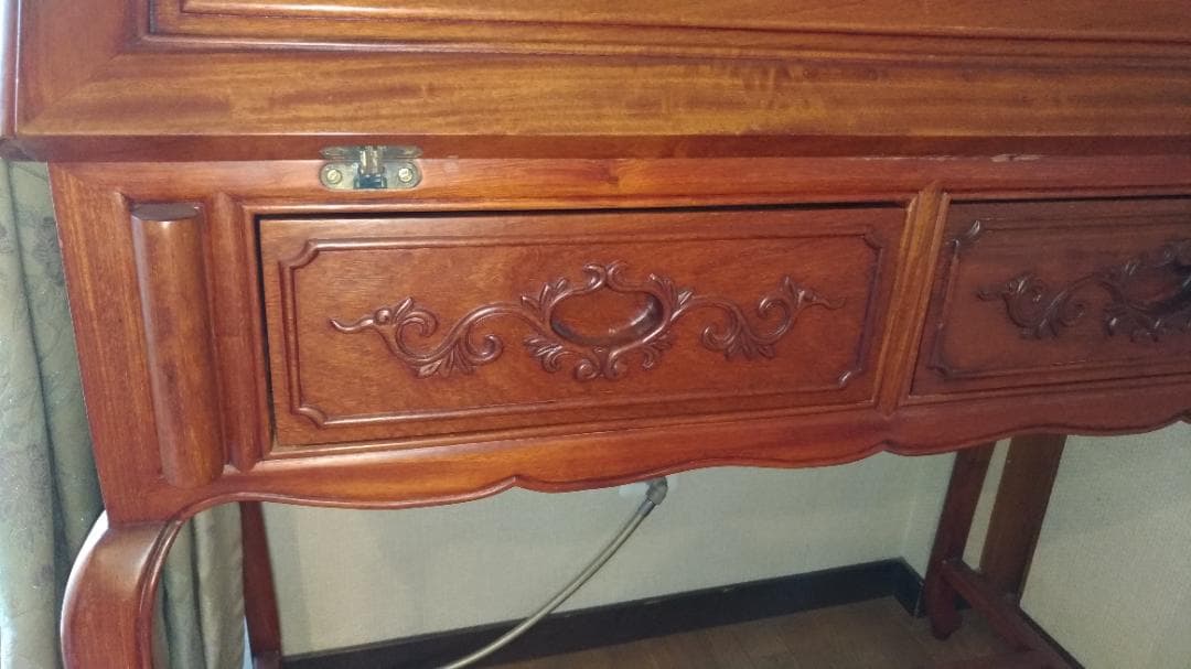 花梨　唐木　ライティングビューロー 　彫刻入り引き出し