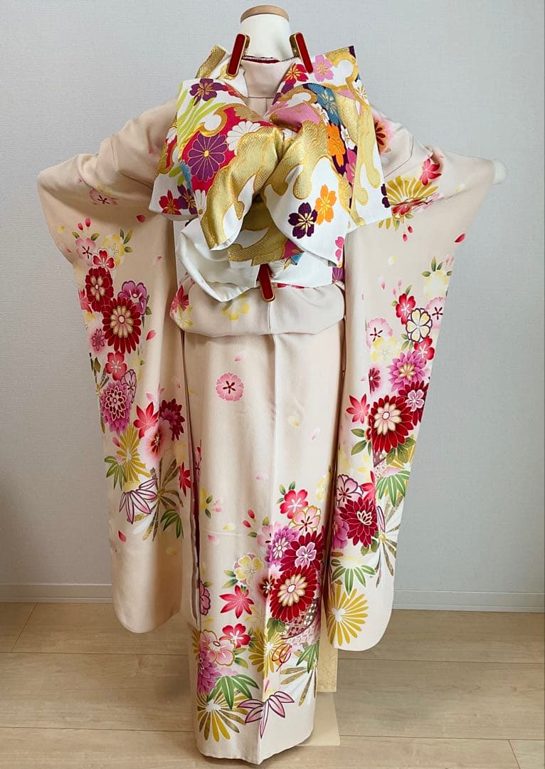 振袖　ベージュ系　アイボリー系　菊　鞠　桜　竹　ちりめん地　正絹