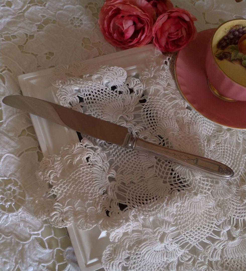 英国ヴィンテージ♡クラシカルで緻密なレリーフ模様の銀色ナイフ♪
