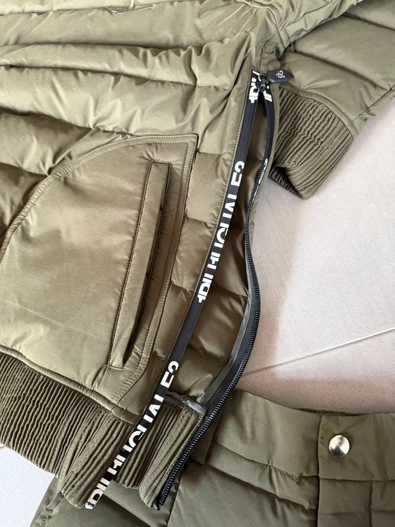 ウノピュウノウグァレトレ　未使用レディース　ダウンセットアップ