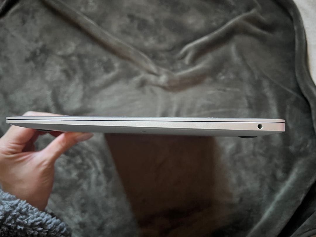 【訳あり】Apple MacBookAir13 シルバー 充電器付き