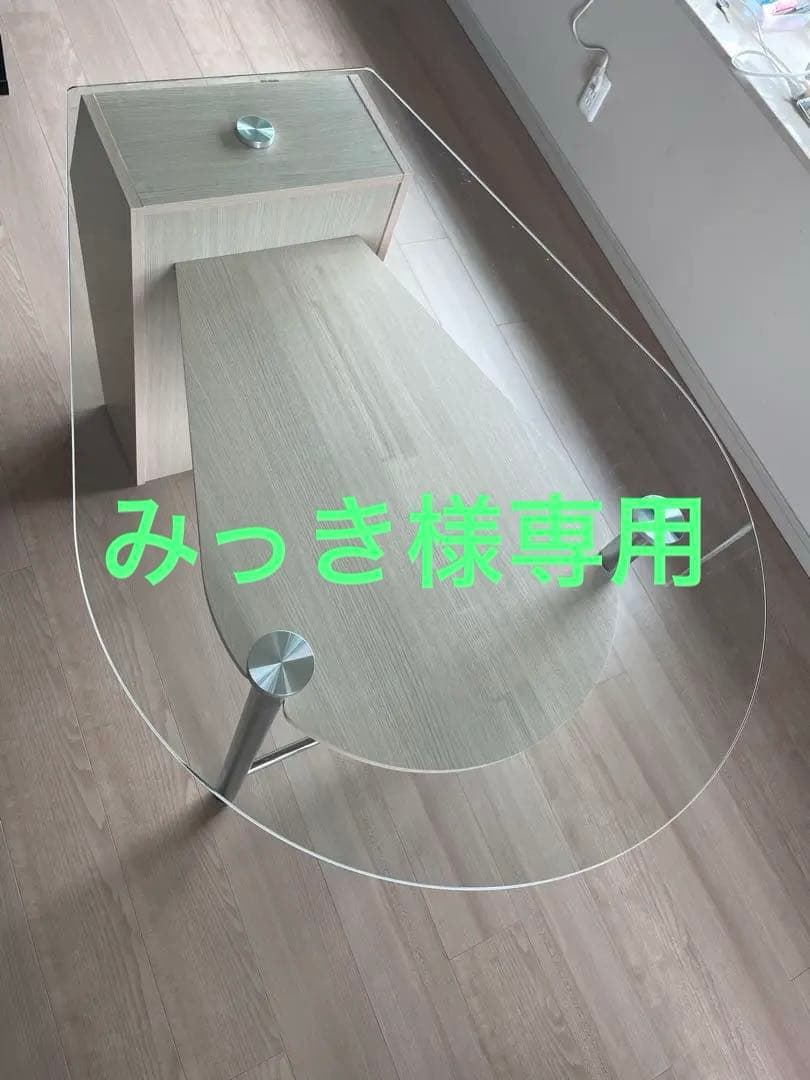 オーバルガラスダイニングテーブル　6/4迄の掲載