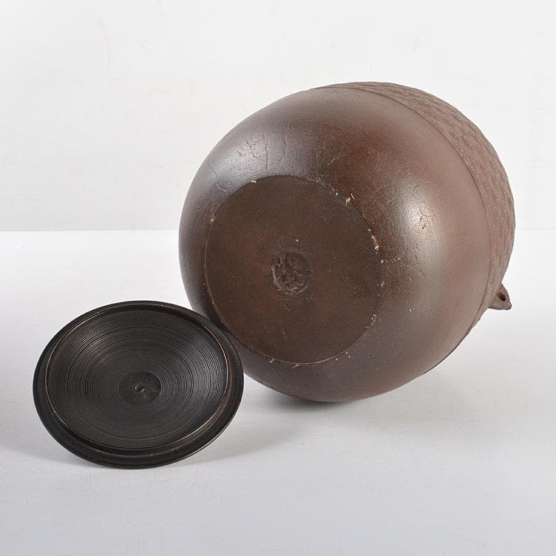 茶道具　釜師　畠春斎作　亀甲文釜　鉄釜　共箱　M　R5520C