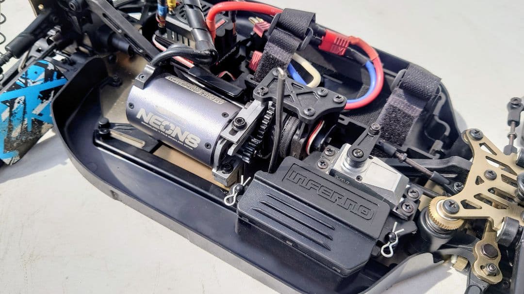 京商 1/8 インファーノ MP9e レディセット ブラシレス BT付