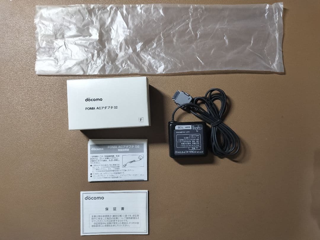 docomo F-07F 本体 ・ ACアダプタ・クレードル　 3点セット