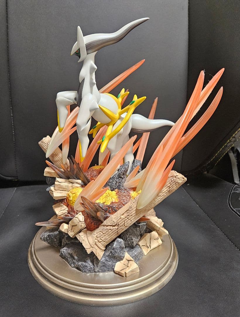 ポケモンセンター限定 アルセウス フィギュア 美品