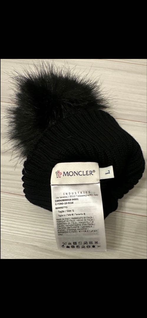 ⭐︎MONCLER⭐︎ブラックニット帽 ファー付き
