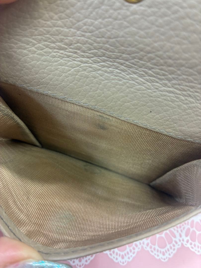 PRADA 三つ折り財布 ベージュ レザー