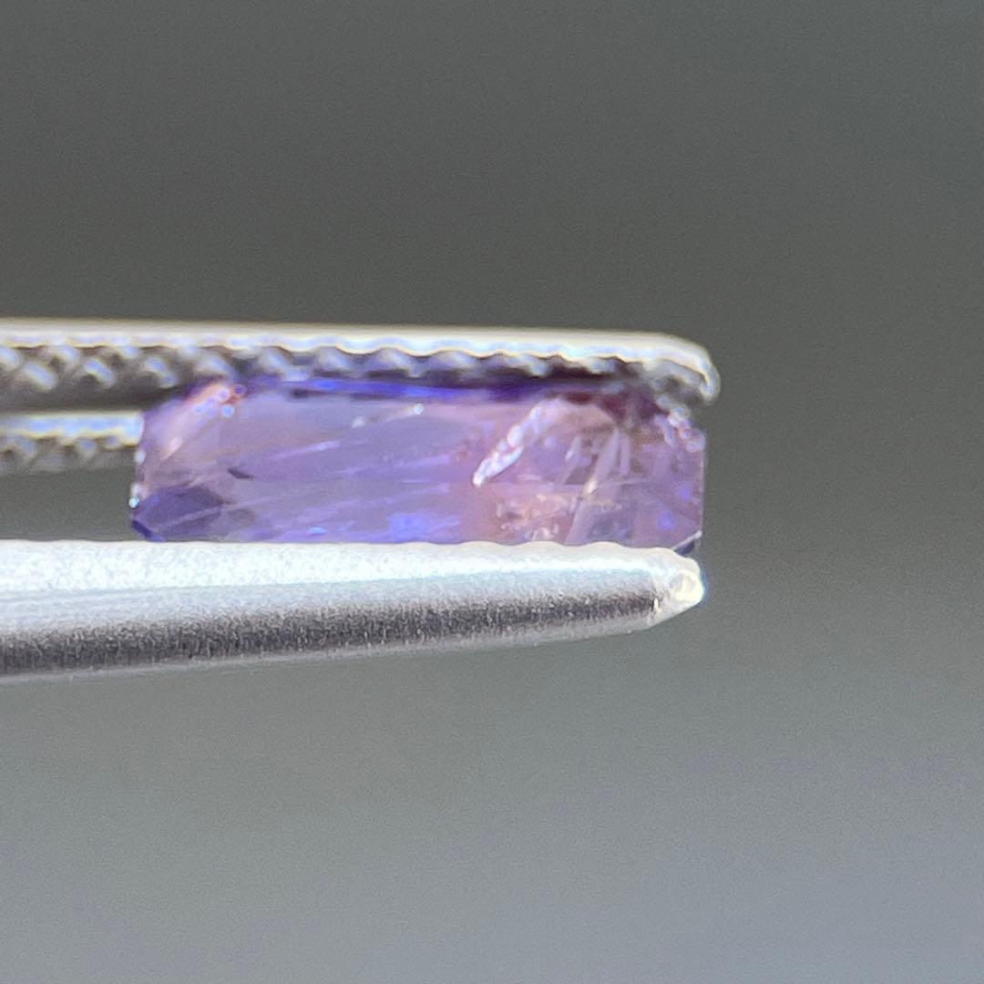 スリランカ産非加熱天然バイオレットサファイアルース