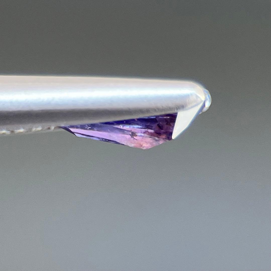 スリランカ産非加熱天然バイオレットサファイアルース