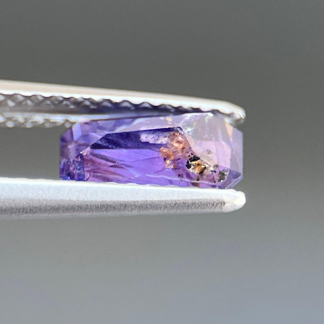 スリランカ産非加熱天然バイオレットサファイアルース