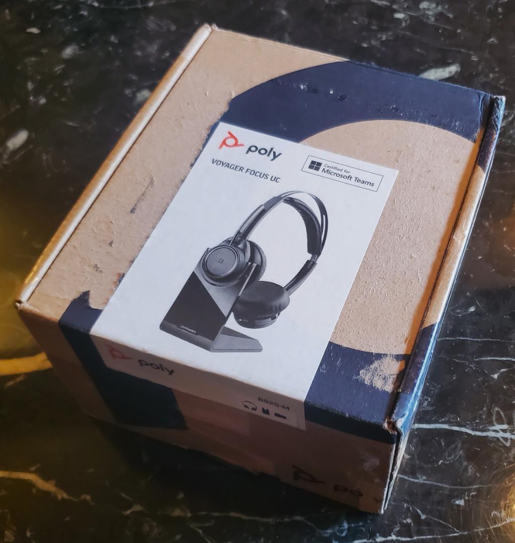 お得 新品 Poly Voyager Focus UC B825-Mヘッドセット
