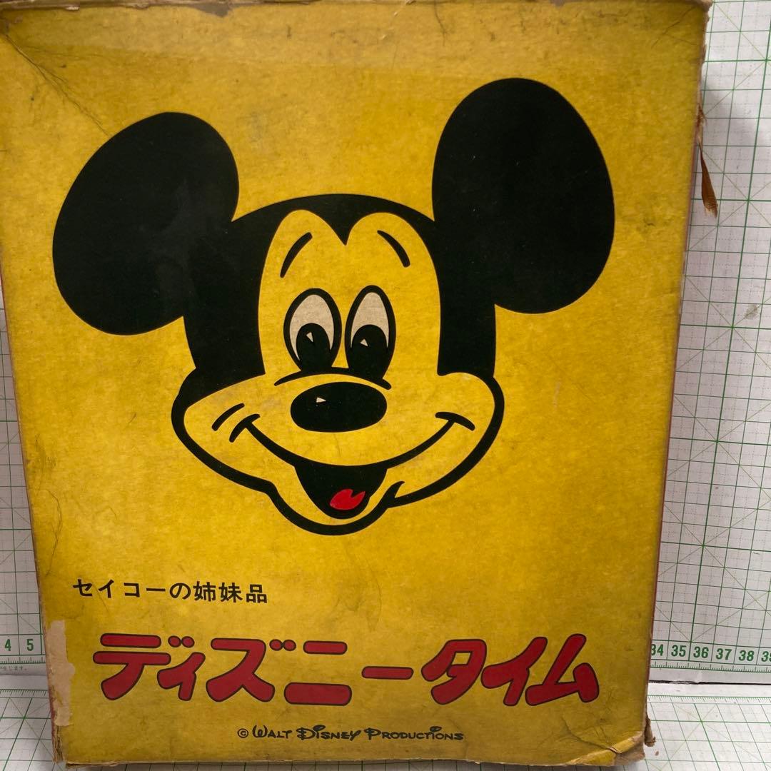 1962年に、精工舎が日本製初SEIKOディズニータイムの子供向けの時計を発売
