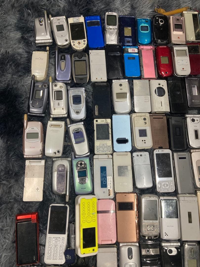 大量 147台 まとめ売り ジャンク ガラケー 携帯電話
