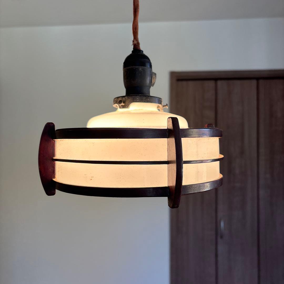 昭和レトロ　電気笠　電笠　ミルクガラス　ミルクシェード　乳白色 吊し照明