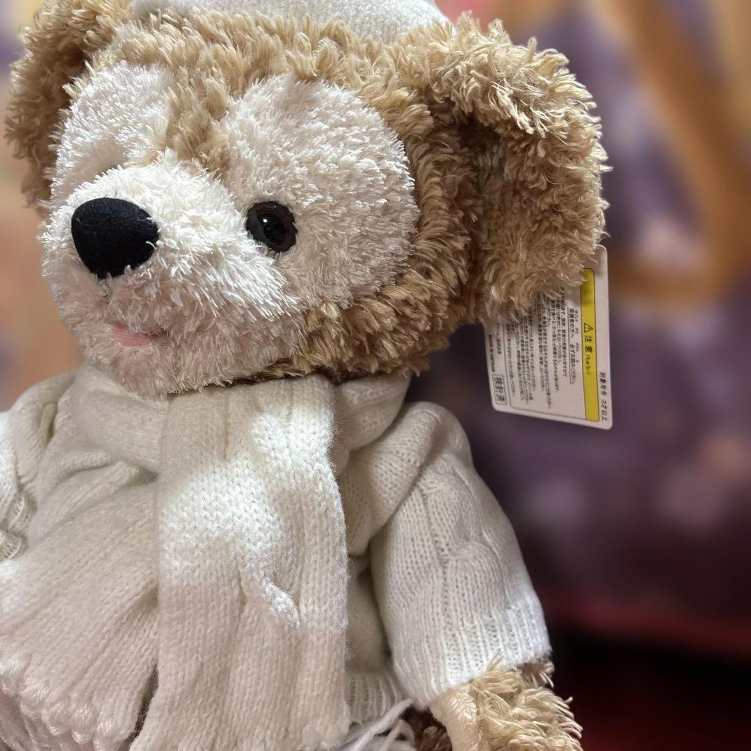 ダッフィーのぬいぐるみ 白セーターとマフラー付き
