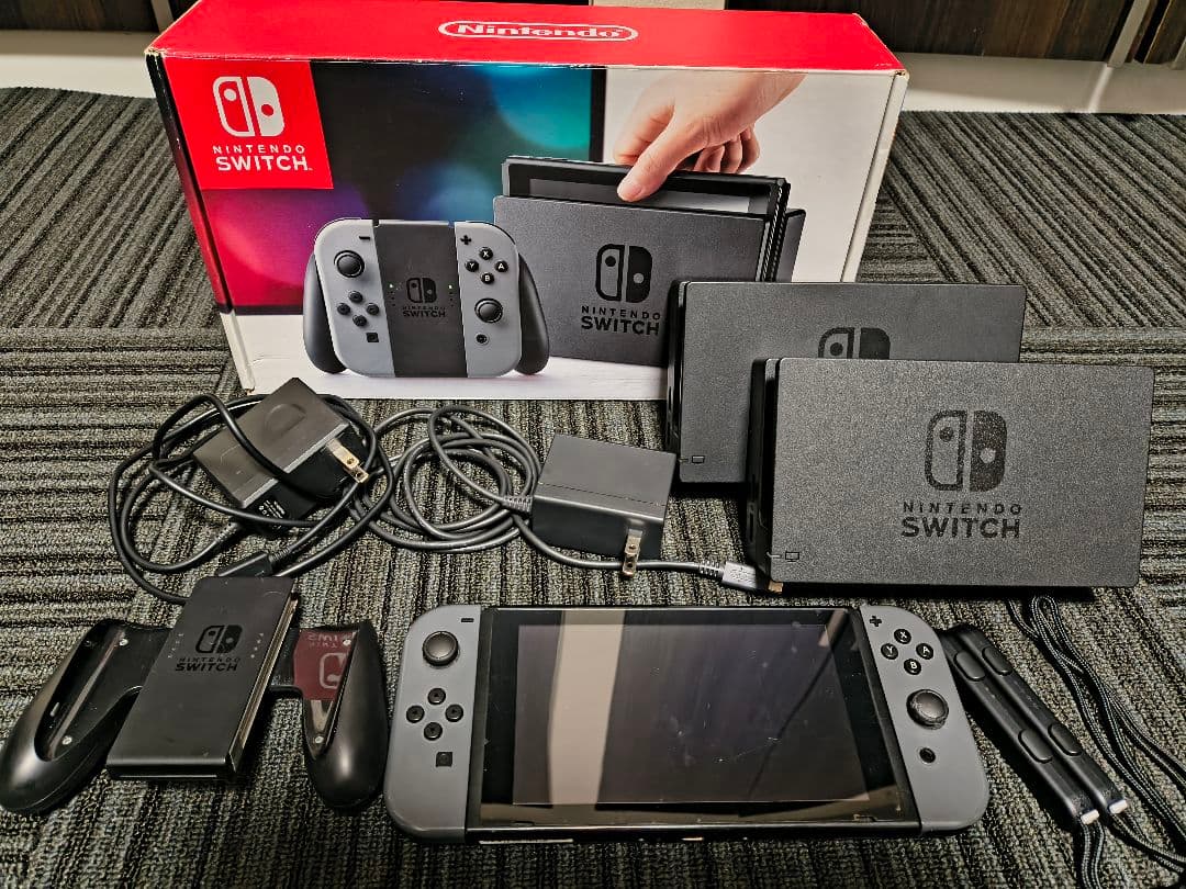 悠*様 【純正ドック2つ付き】 Nintendo Switch 本体