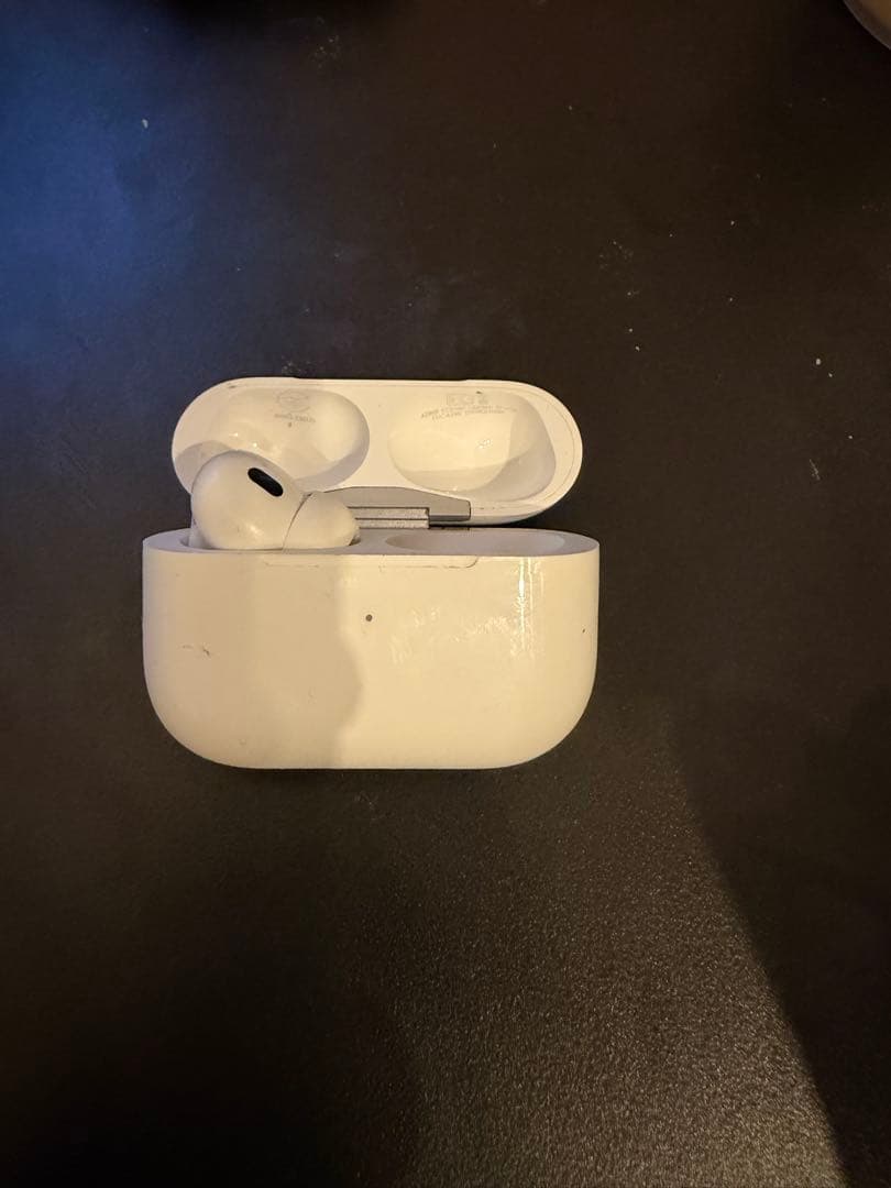 AirPods Pro 本体 充電ケース付き(右耳なし)