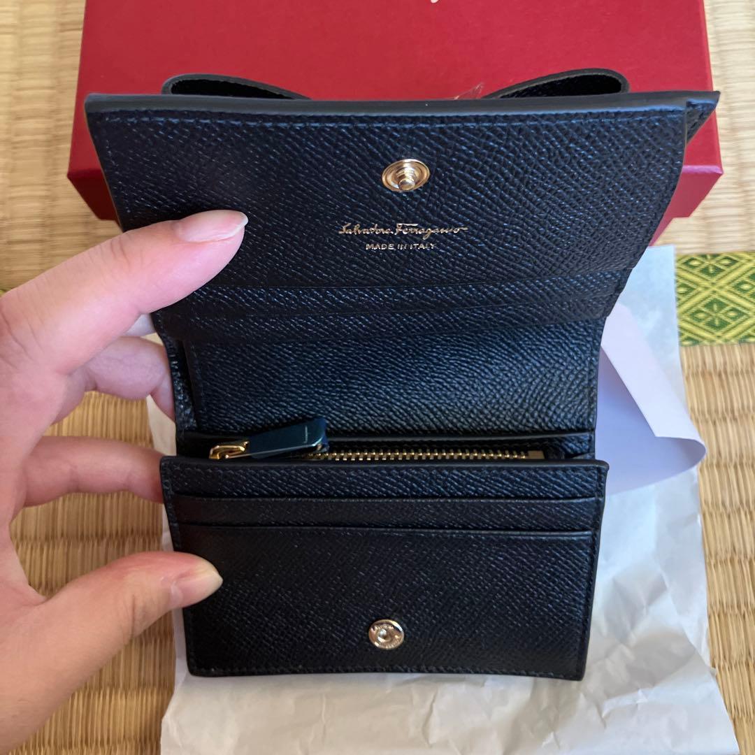 サルヴァトーレ　フェラガモ　二つ折り財布