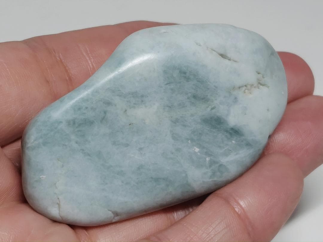 糸魚川㊸ 翡翠 97g ヒスイ 原石 鑑賞石 自然石 誕生石 鉱物 鉱石 水石