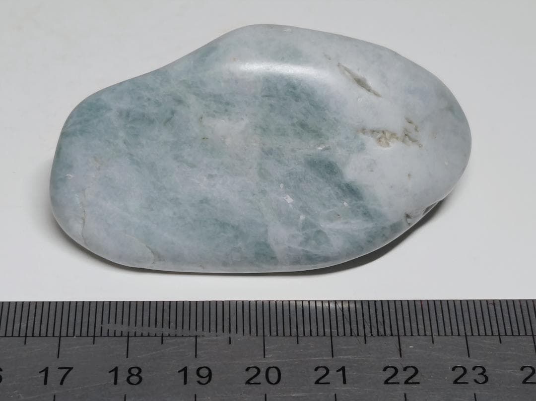 糸魚川㊸ 翡翠 97g ヒスイ 原石 鑑賞石 自然石 誕生石 鉱物 鉱石 水石