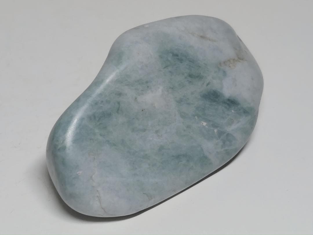 糸魚川㊸ 翡翠 97g ヒスイ 原石 鑑賞石 自然石 誕生石 鉱物 鉱石 水石