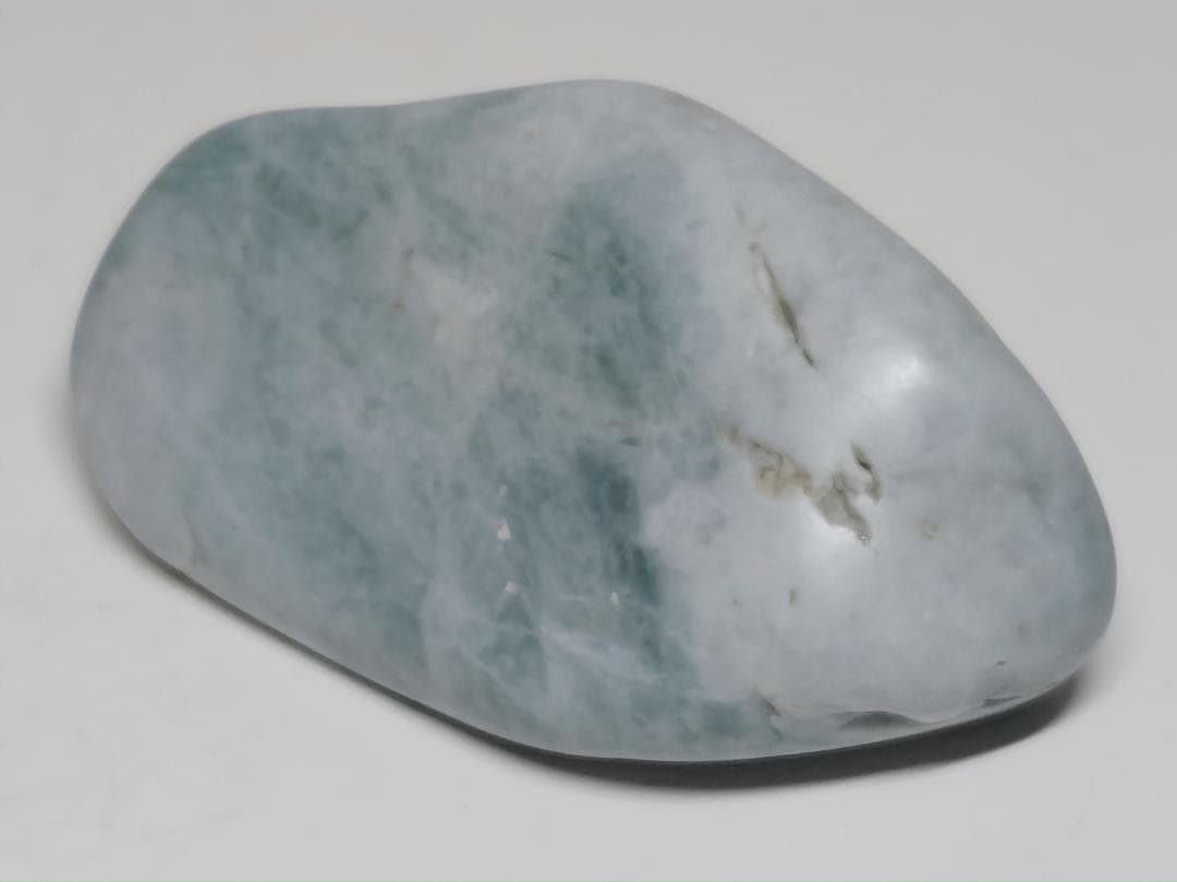 糸魚川㊸ 翡翠 97g ヒスイ 原石 鑑賞石 自然石 誕生石 鉱物 鉱石 水石