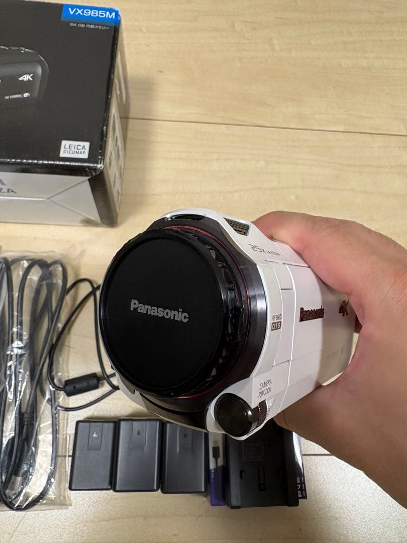 美品　Panasonic HC-VX985M 4K ビデオカメラ ホワイト(O)