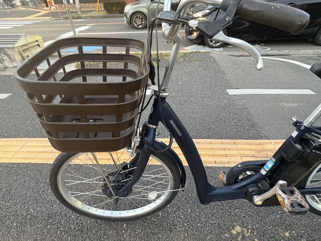 中古24インチブリヂストンベルト式電動アシスト自転車　B400 大阪