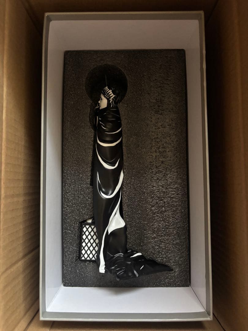 正規品 Banksy バンクシー LIBERTY GIRL アート フィギュア