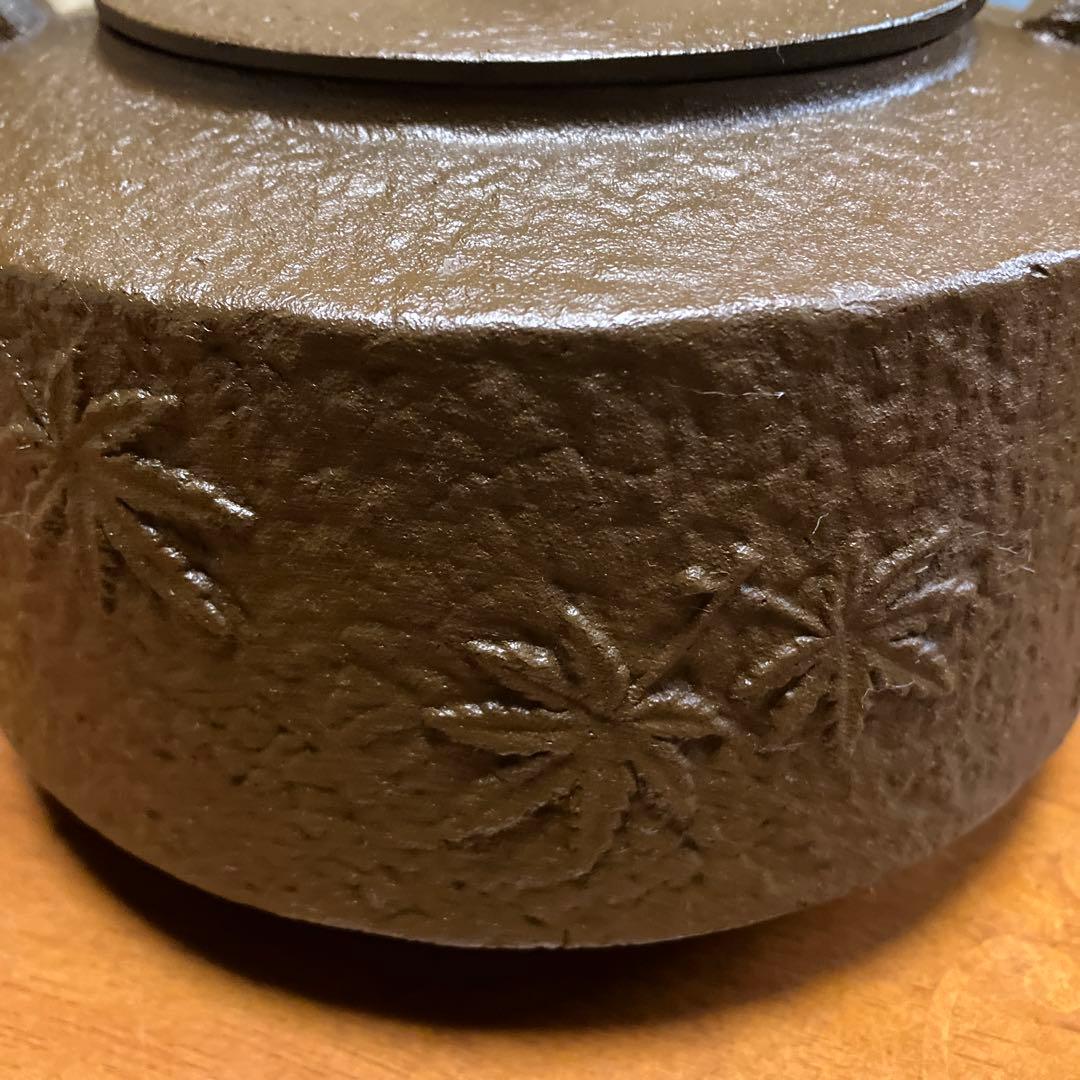 【中型】鉄瓶　南部鉄器　紅葉　チャコールブラウン　美術品　アンティーク　1.3ℓ