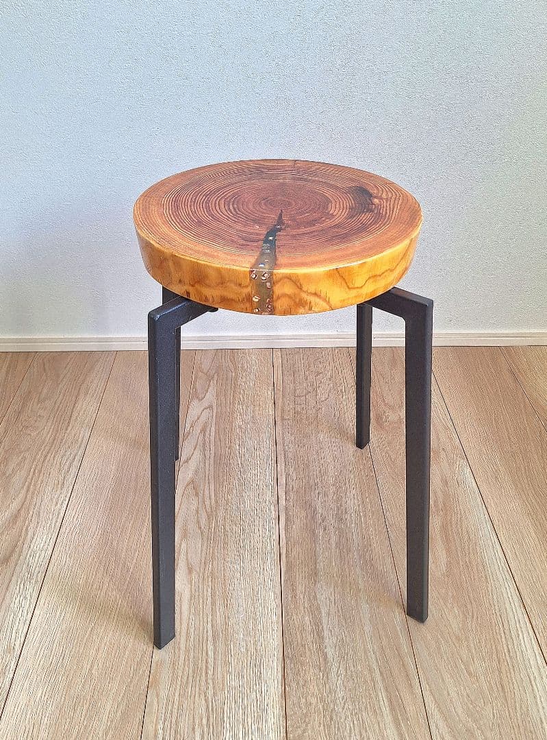 SALE　レジンサイドテーブル　杉の輪切り　無垢材　ちょこっとサンタ　X'MAS