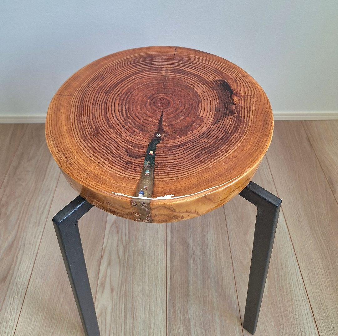 SALE　レジンサイドテーブル　杉の輪切り　無垢材　ちょこっとサンタ　X'MAS