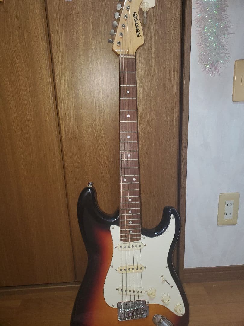 FERNANDES ストラトキャスタータイプエレキギターサンバーストケース付