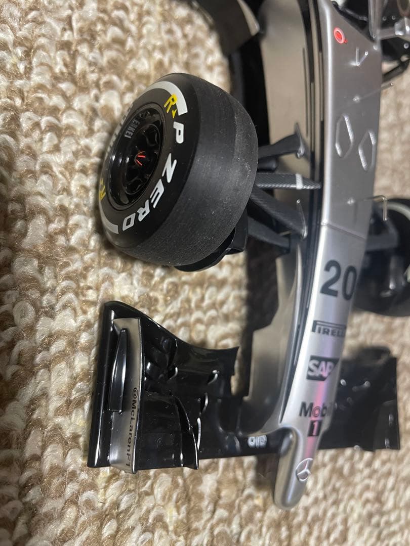 F1 マクラーレンＭＰ4-29 1/18 マグヌッセン