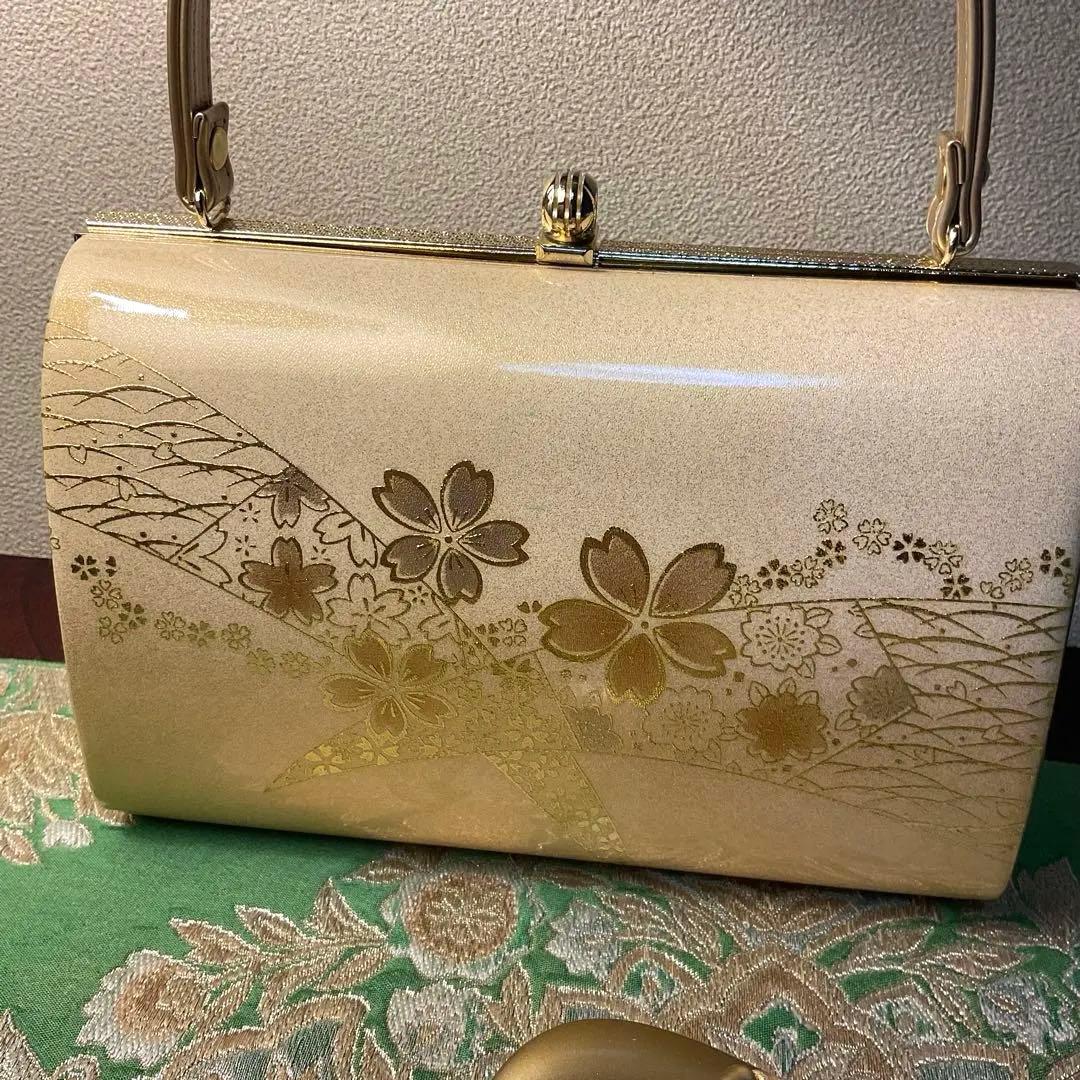 エナメル　ゴールドのお洒落な　　　　　草履バッグセット