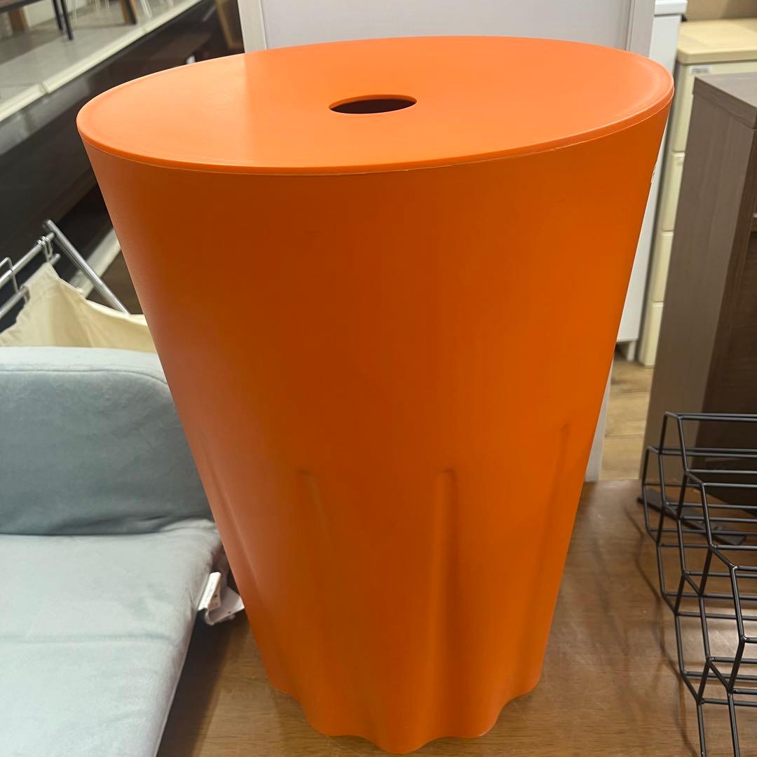 ドイツメーカー　AUTHENTICS オウセンティックス　　ランドリースツール